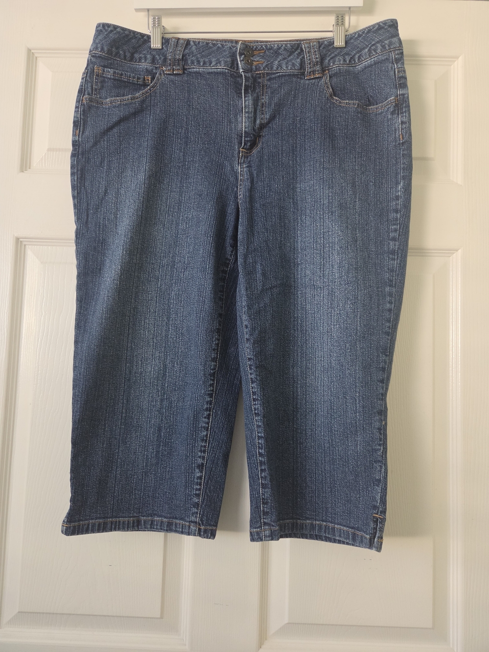 St John's Bay Women's Blue Denim Capri Jeans 18
